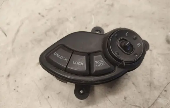 Hyundai Santa Fe Wing mirror switch 9353026000