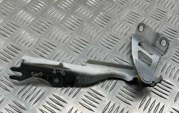 Engine bonnet/hood hinges