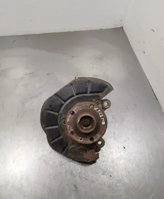 Skoda Octavia Mk2 (1Z) Front wheel hub spindle knuckle