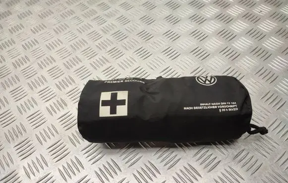 Volkswagen Touareg II First aid kit 7P6860282