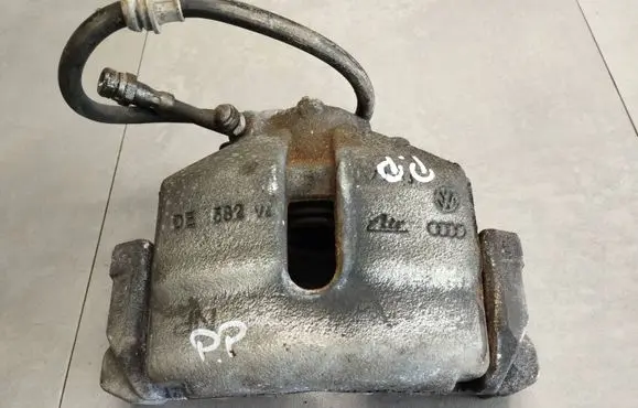 Volkswagen Golf V Front brake caliper