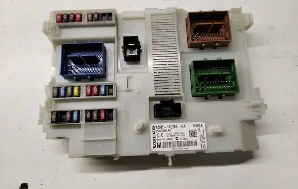 Volvo XC60 Fuse module BG9T14C256HA 31327995AA LTQF01125TP