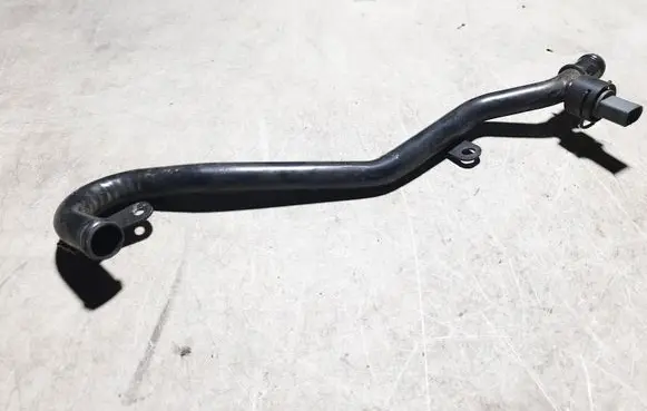 Volkswagen PASSAT B6 Engine coolant pipe/hose 5N0121070L