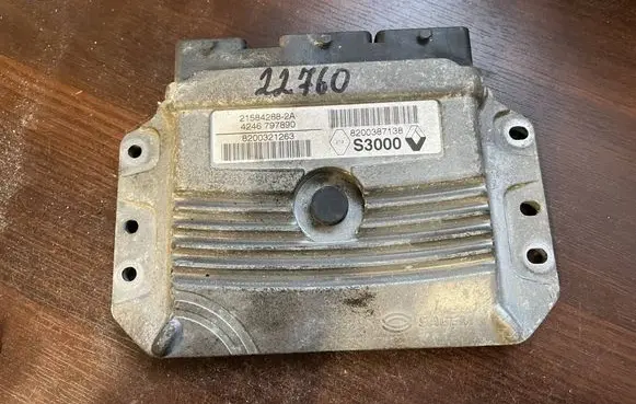 Renault Megane III Engine control unit/module 8200387138 8200321263