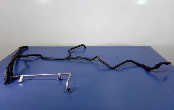 Engine coolant pipe/hose