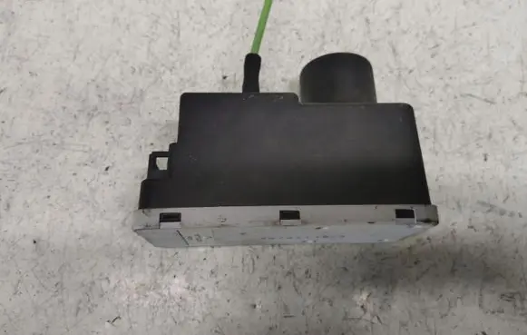 Volkswagen PASSAT B4 Central locking vacuum pump 1H0962257