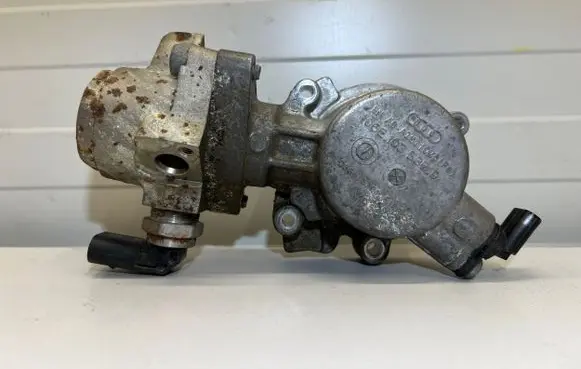 Audi Q7 4M Fuel injection high pressure pump 06E103535D