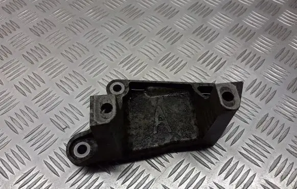 Citroen C5 Engine mounting bracket
