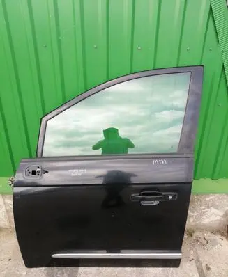 SsangYong Rodius Front door