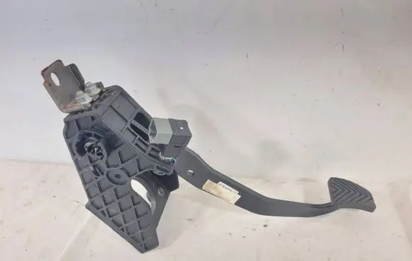 Hyundai i30 Brake pedal 328001H100