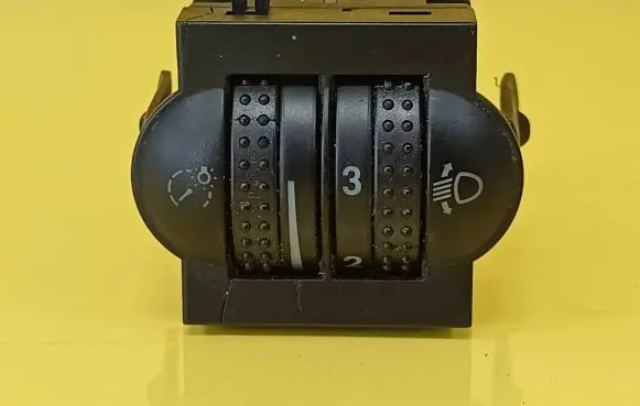 Volkswagen PASSAT B5.5 Headlight level height control switch 3B0941333A