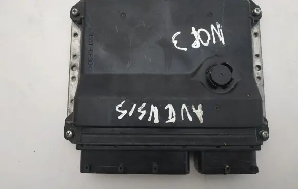 Toyota Avensis T270 Engine control unit/module 8966105M10