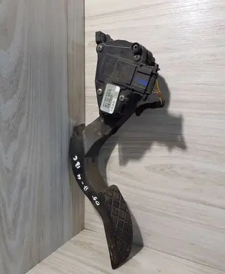 Audi A4 S4 B6 8E 8H Accelerator throttle pedal 8E1721523B 6PV00837901