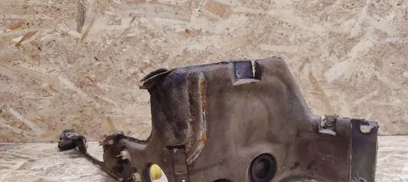 Mercedes-Benz 380 560SEC C126 Heat shield in engine bay 
