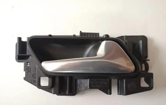 Opel Grandland X Front door interior handle 311308