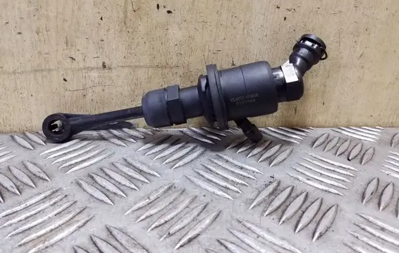 Nissan Juke I F15 Clutch master cylinder 306101U60A