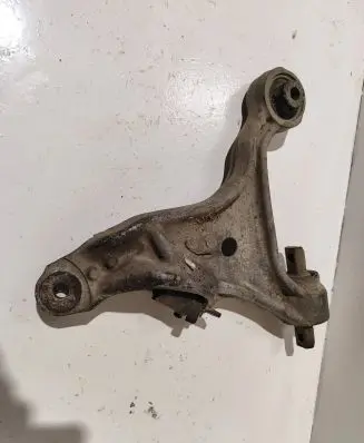 Volvo V70 Front lower control arm/wishbone 9492120