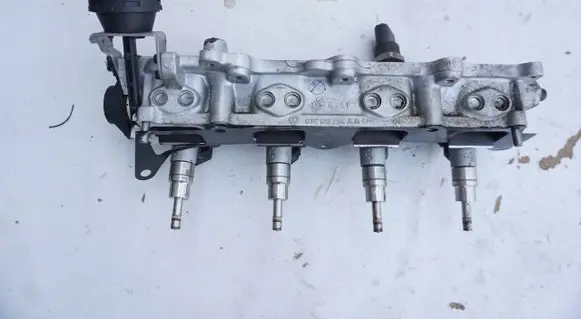 Volkswagen Golf V Intake manifold 03C133204AA