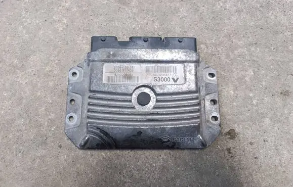 Renault Megane II Engine control unit/module 8200298463