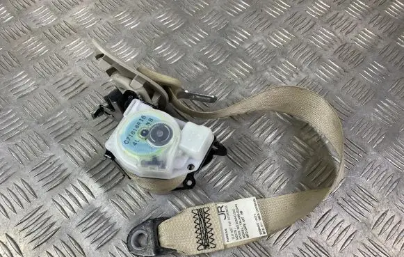 Infiniti QX80 Third row seat belt 