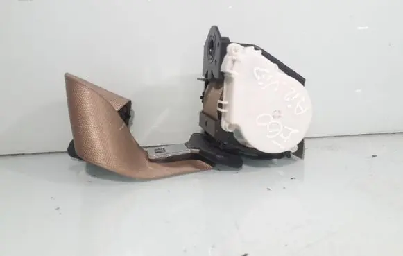 BMW 5 E60 E61 Middle seatbelt (rear) 33037142B