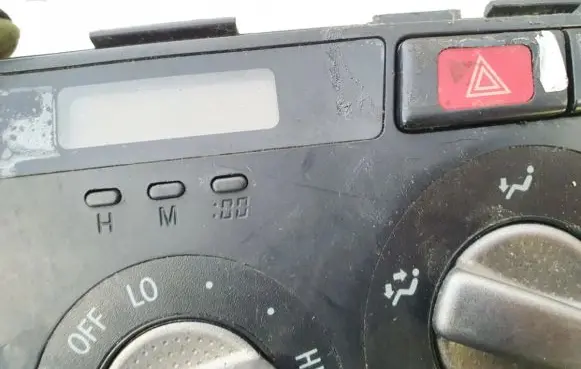 Toyota RAV 4 (XA20) Hazard light switch