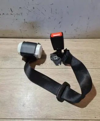 Middle seatbelt (rear)