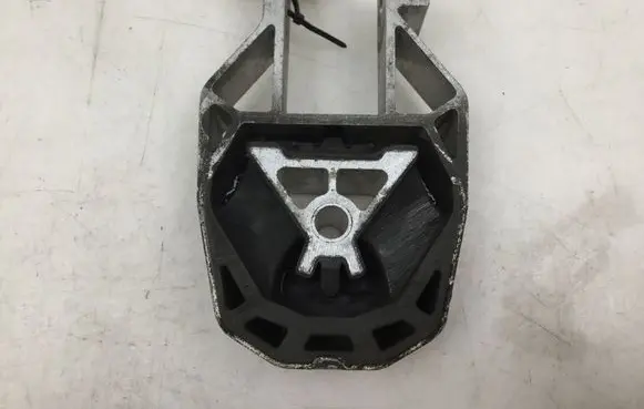 Ford Focus Engine mount bracket AV616P082AB