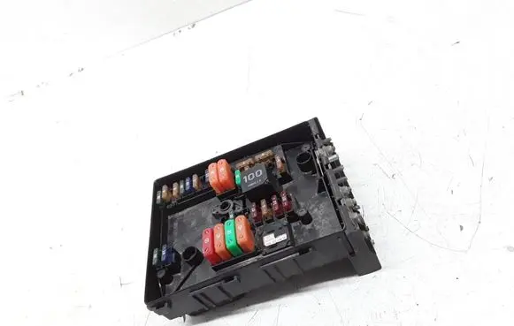 Volkswagen Jetta V Fuse module 1K0937125
