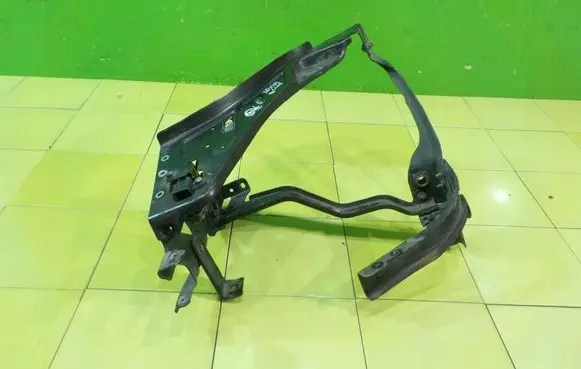 Mercedes-Benz E C207 W207 Front side member PRZOD XP179