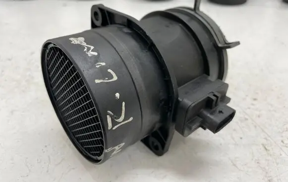 Volkswagen Tiguan Mass air flow meter 0281002956 03L906461A