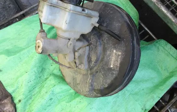 Volkswagen Caddy Brake booster 1T1614105S