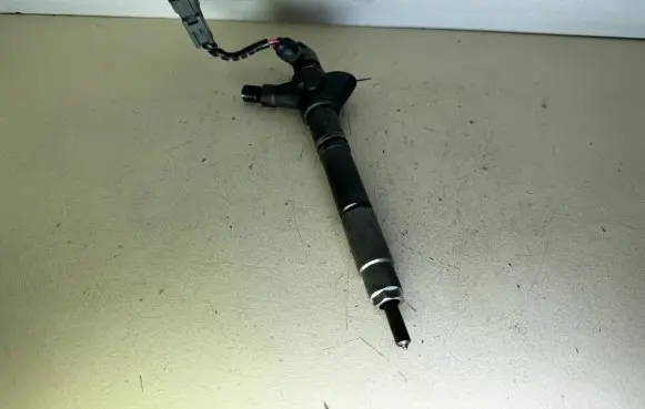 Toyota Corolla Verso AR10 Fuel injector 236700R040 12G04641
