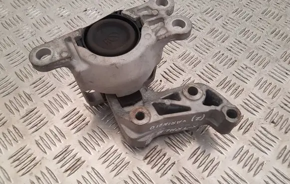 Nissan X-Trail T32 Engine mount bracket 112114BA0A