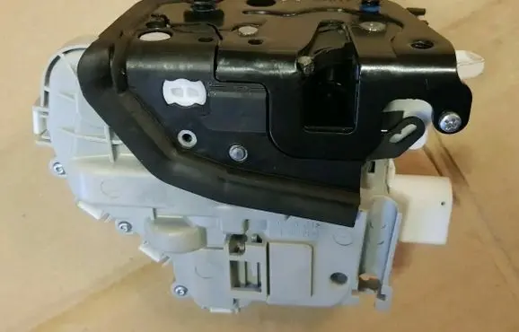 Audi A3 S3 8V Front door lock 8X2837016B RHD