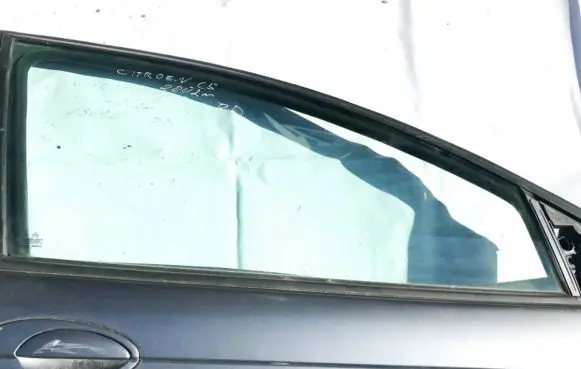 Citroen C5 Front door window glass four-door