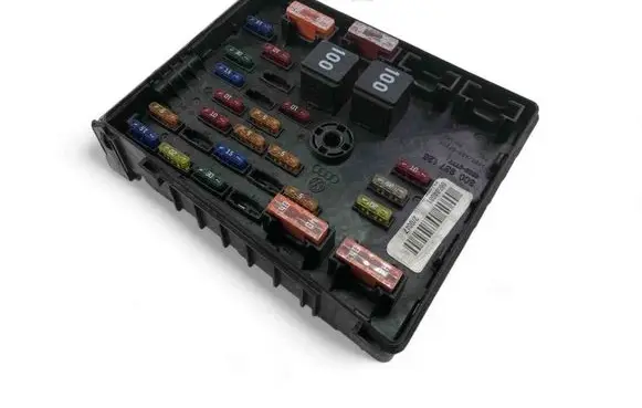 Volkswagen PASSAT B6 Fuse box set 3C0937125