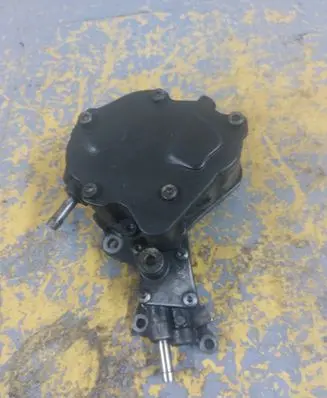 Volkswagen Touran I Vacuum pump 038145209E 030218D