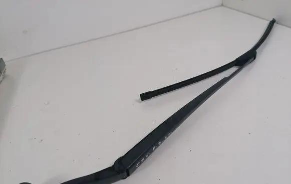 Honda CR-V Front wiper blade arm