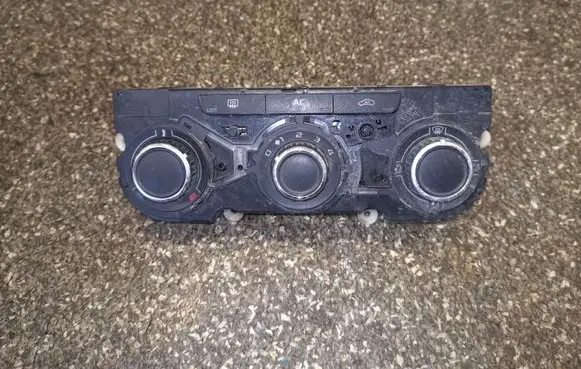 Skoda Octavia Mk2 (1Z) Climate control unit 3T0820047R