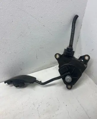 Nissan Qashqai+2 Accelerator throttle pedal