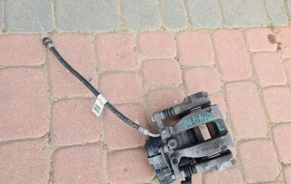 Opel Insignia B Rear brake caliper 84199609