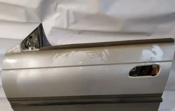 Subaru Outback Front door pilkos