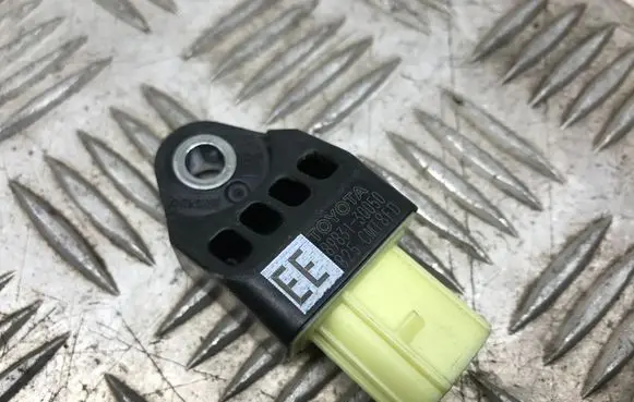 Lexus GS 250 350 300H 450H Airbag deployment crash/impact sensor 8983130050