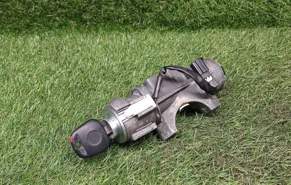 Toyota Avensis T250 Ignition lock 450200504