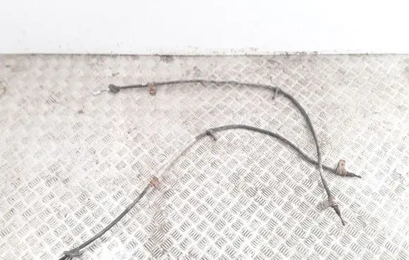 Handbrake/parking brake wiring cable