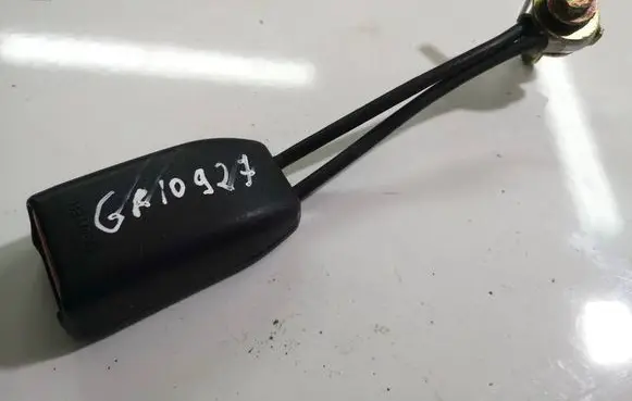 Honda FR-V Rear seatbelt buckle 