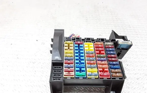 Audi A8 S8 D2 4D Fuse module 4D0941824