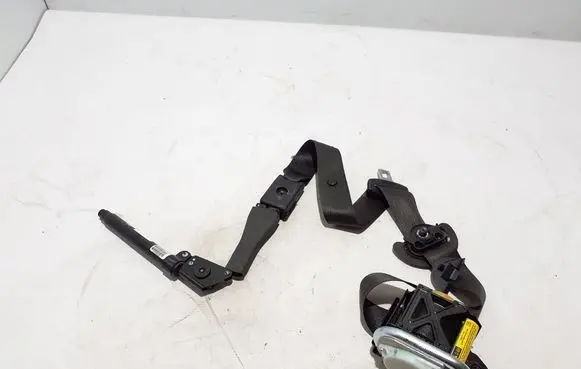 Chevrolet Tracker Front seatbelt 95301327