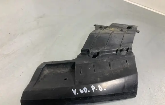 Volvo V60 Front bumper mounting bracket 31323429